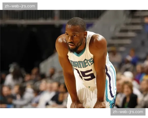 黄蜂近十场防守效率高居联盟第五，团队协作成中期崛起密码